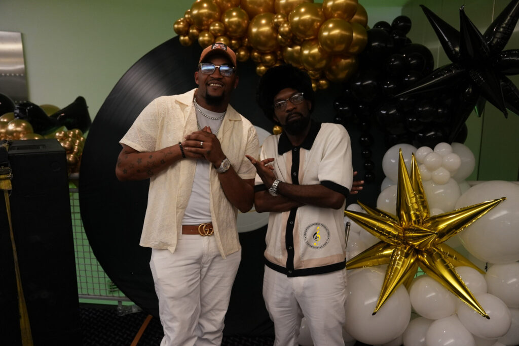 C&B 803 Fresh & Black Nicholson – Watermarked